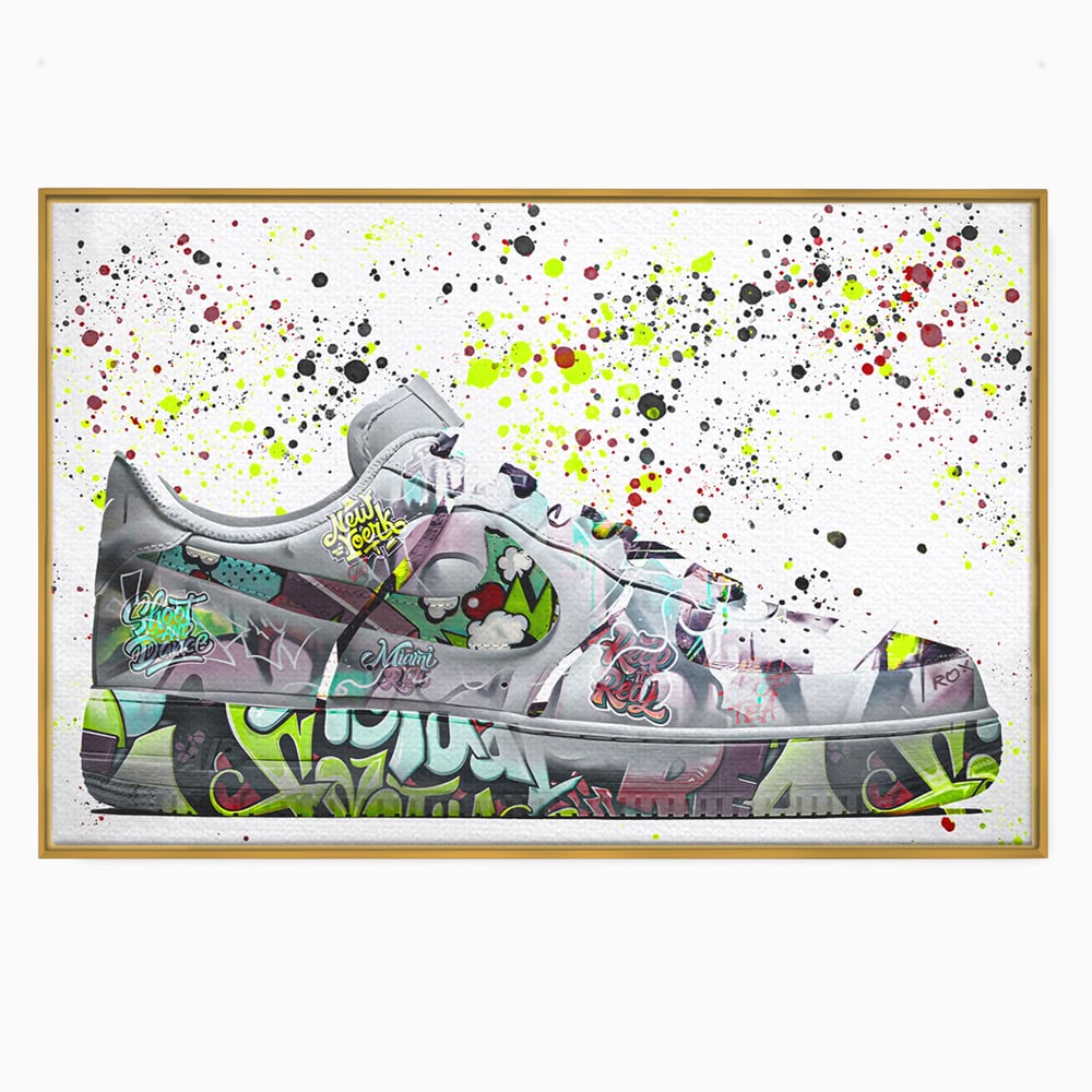 Tablou canvas cu tablou canvas cu adidasi graffiti, in rama de aluminiu auriu